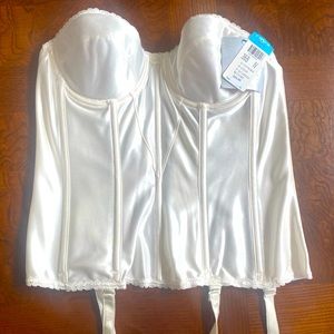 Corset strapless bra. NWT. Size 36B.